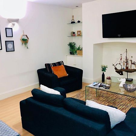 Contemporary Large Apartment In An Ideal Location Бат Экстерьер фото